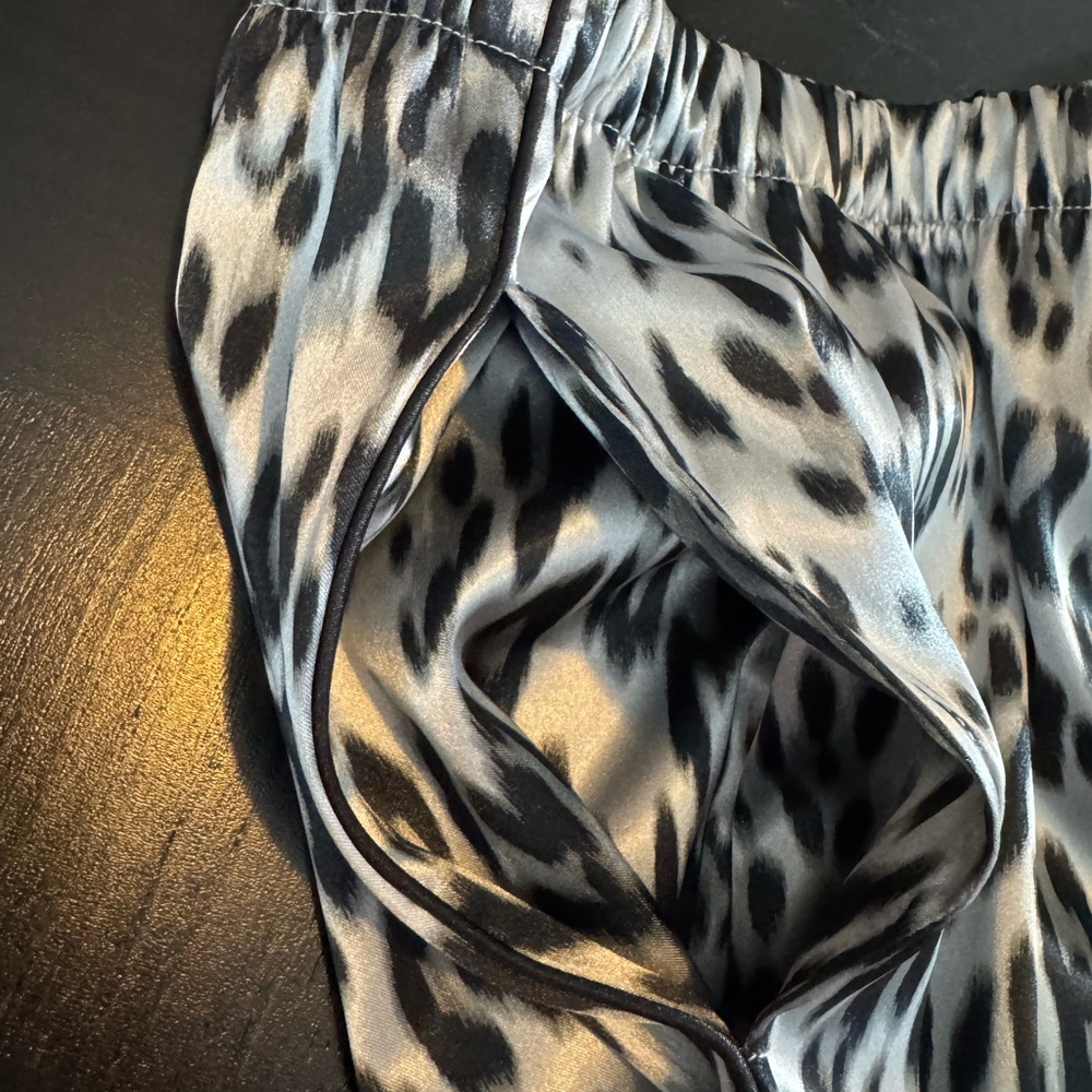 Ambrielle Black and Gray Satin and elastic waist loungers - Picture 6 of 9